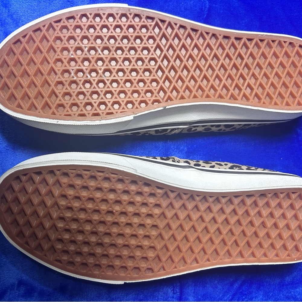 Leopard Print Vans Slip-On Sneakers . - Picture 4 of 8